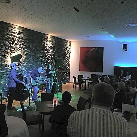 ホテル Cafe Schatz ホーエネムス